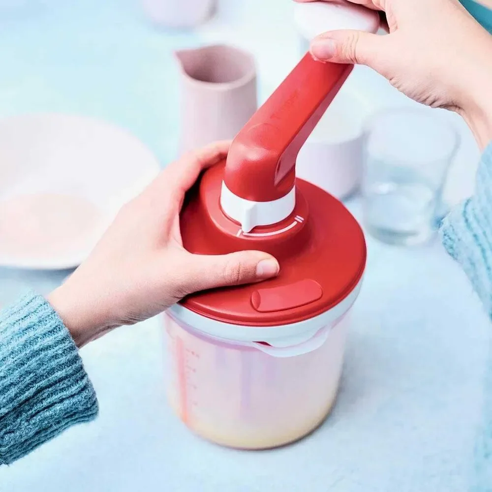 NEW Tupperware whip N mix chef red sheer manual lightweight fluff frosting